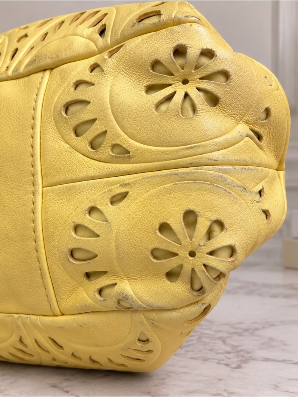 2013 Coach Ashley Lace Eyelet Leather Carryall F21883 – Vintage-Era Rare Yellow - Picture 9 of 16
